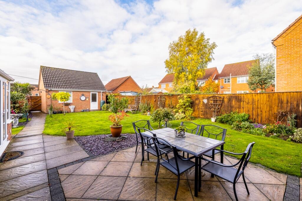 5 Richard Busby Way (Lutton)-13