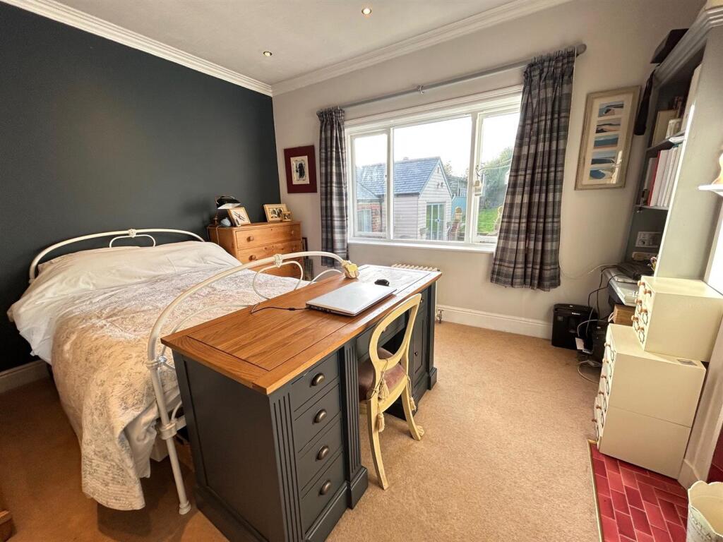 bed 3.jpg