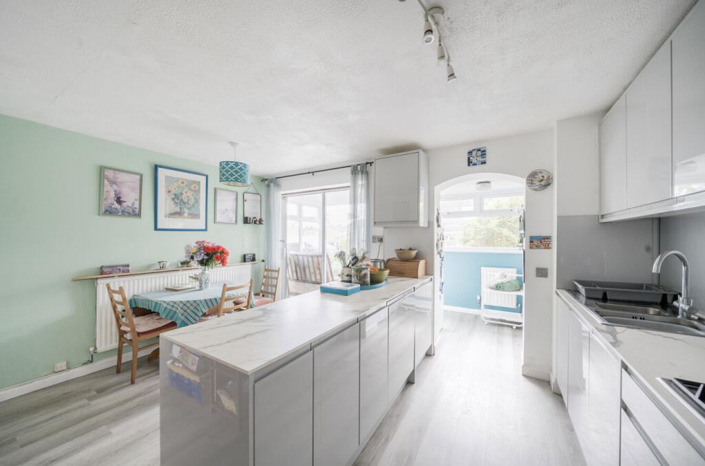 1325541768752257a7750