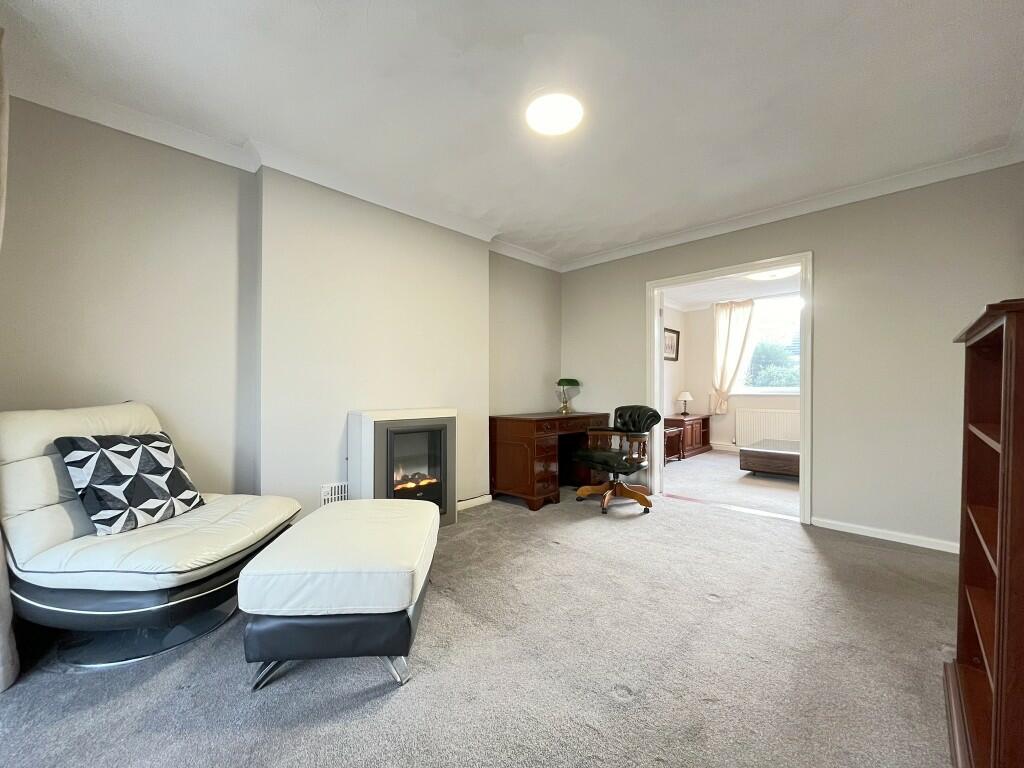 DINING/LIVING ROOM