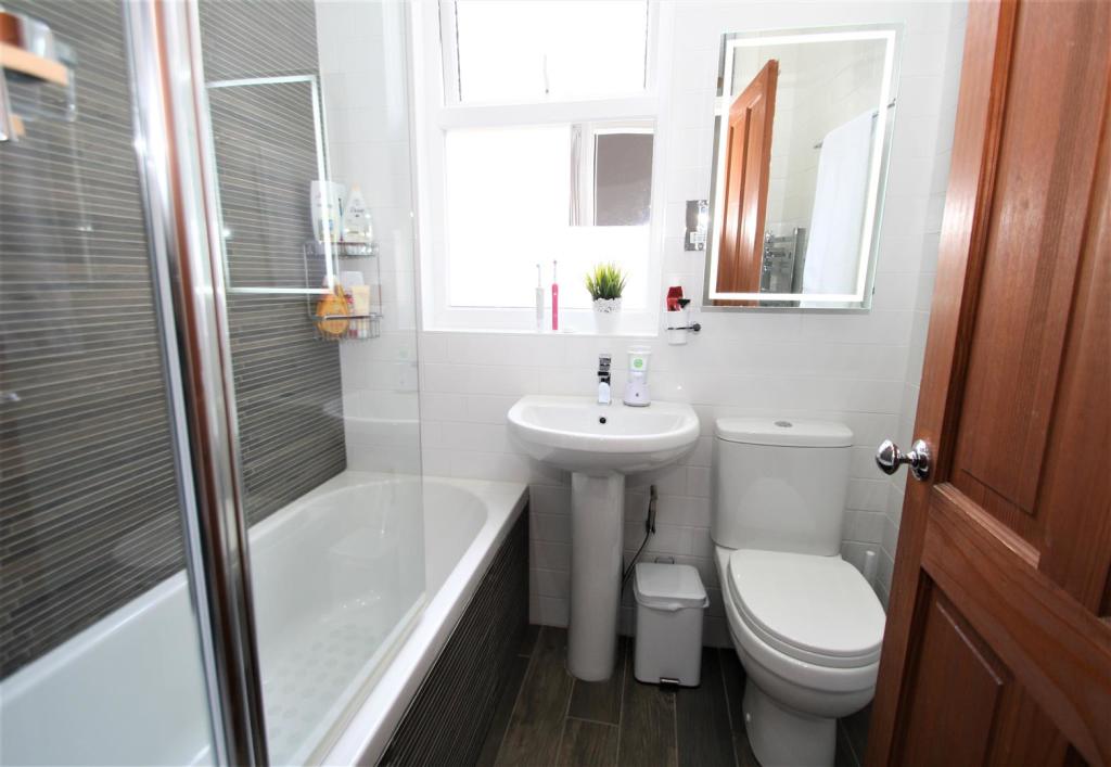 Bathroom.JPG