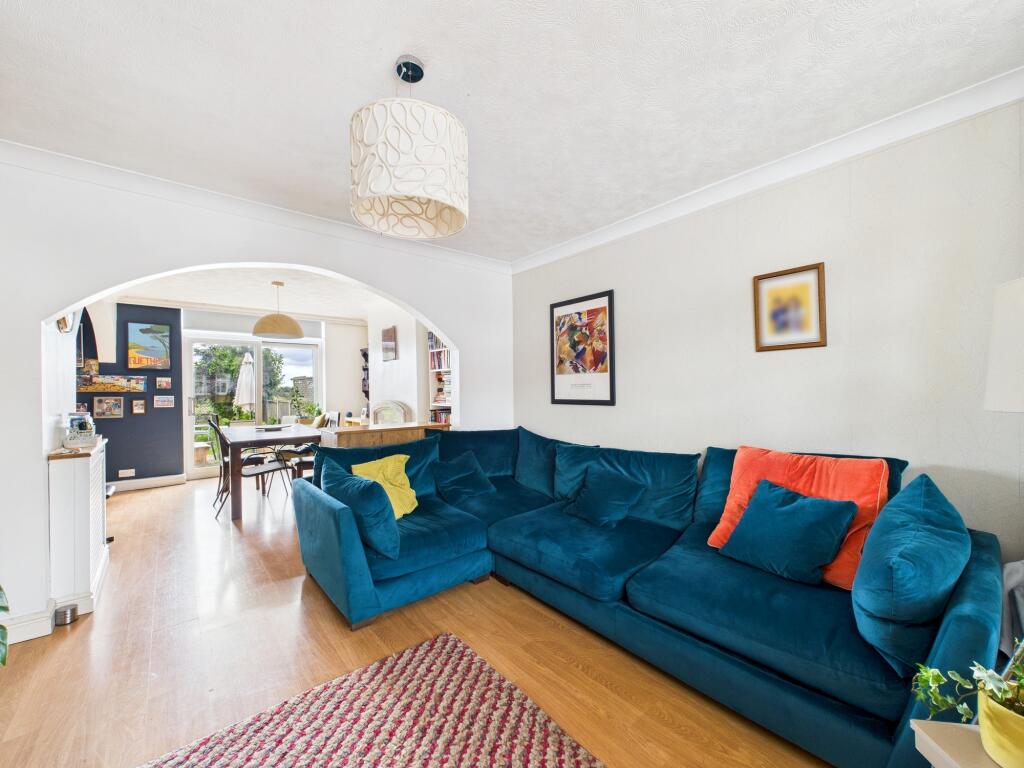 CAM05192G0-PR0133-STILL007