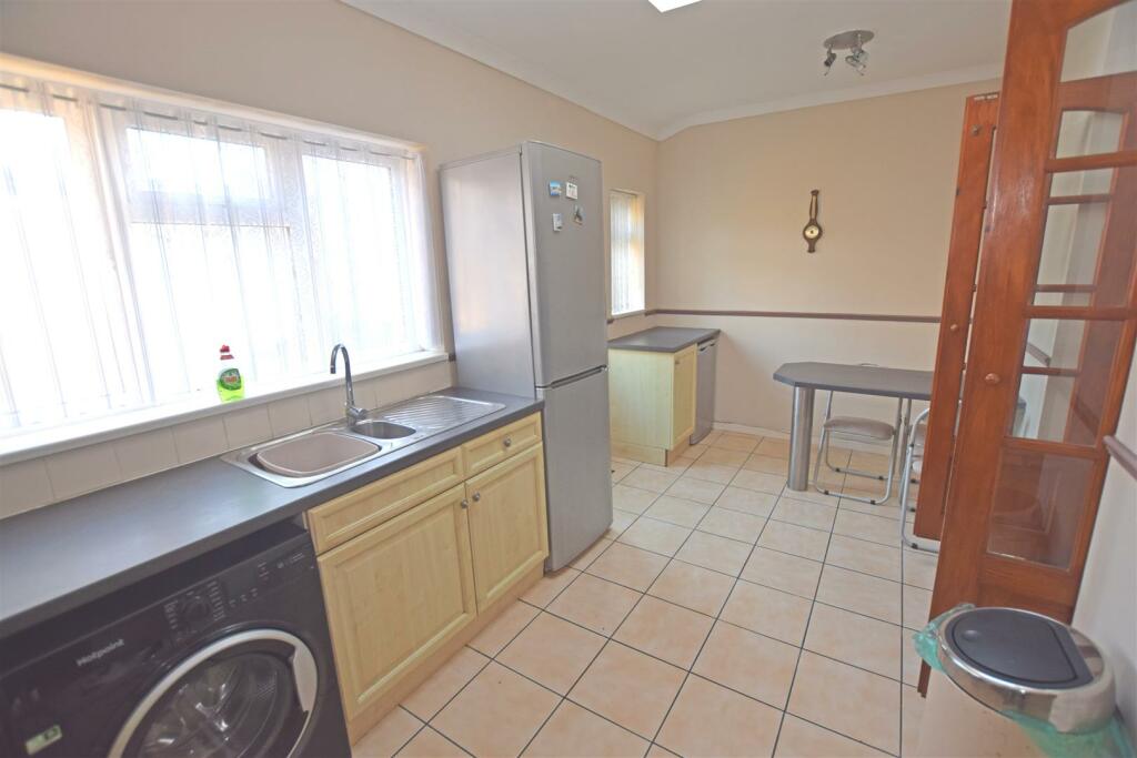 kitchen1.jpg