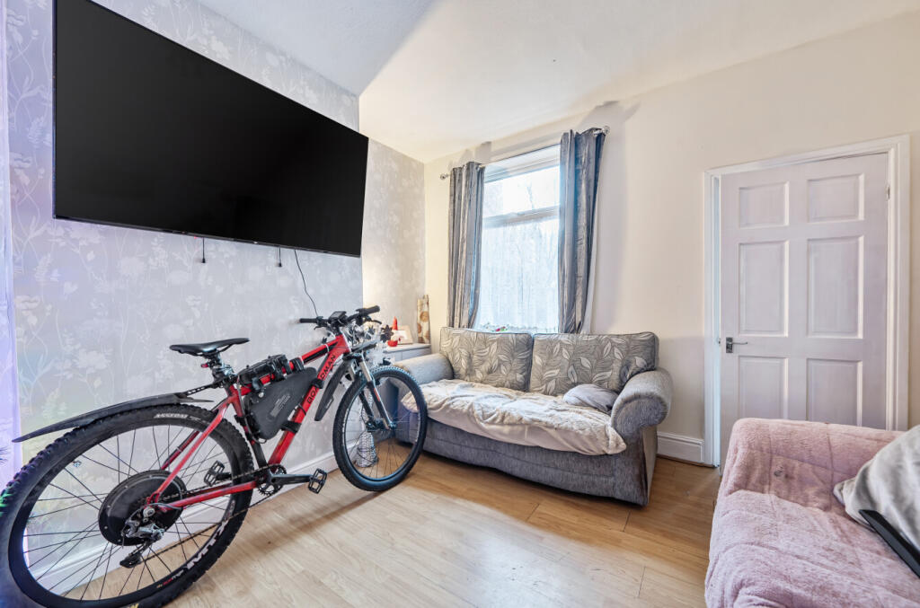 1387782-9-693c4e6...