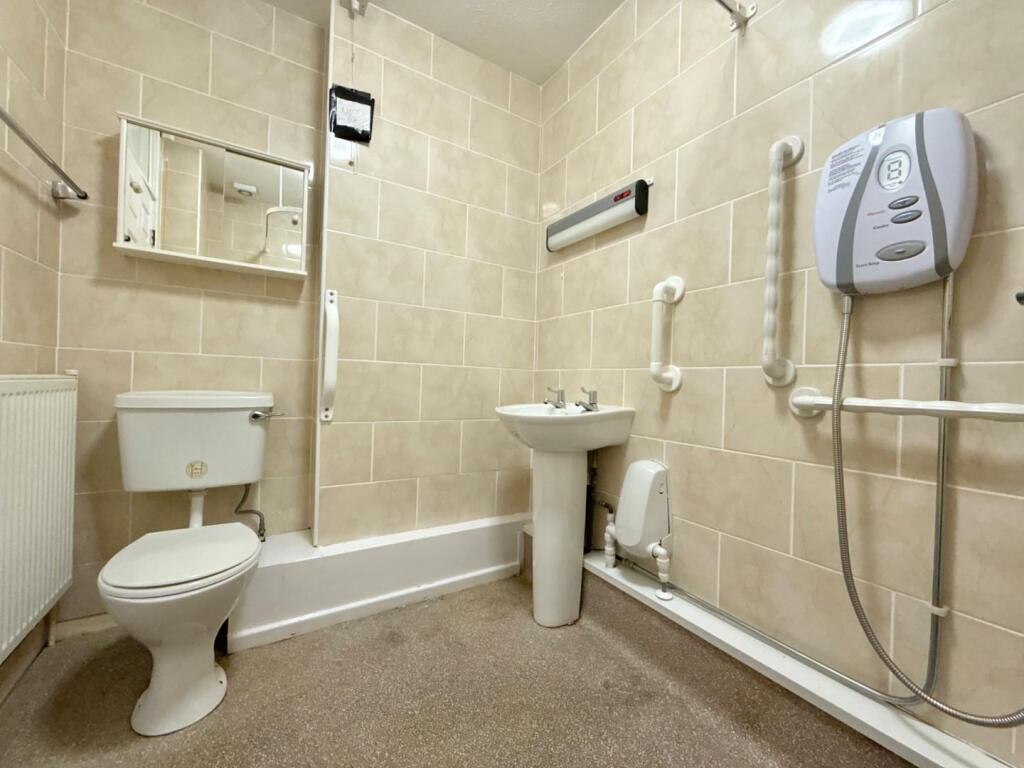 20 Fitzwilliam Bathroom 1.jpg