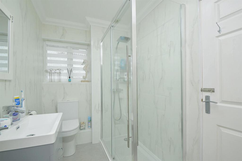 resizedShowerRoom.jpg