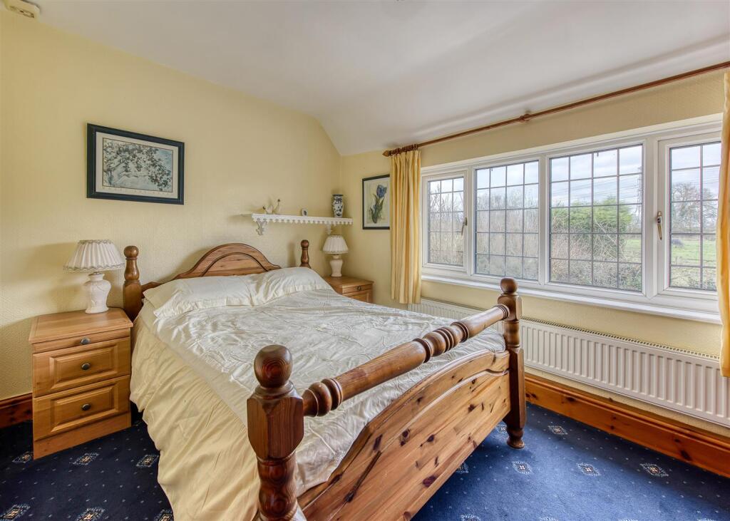 Natsfield House-bed5.jpg