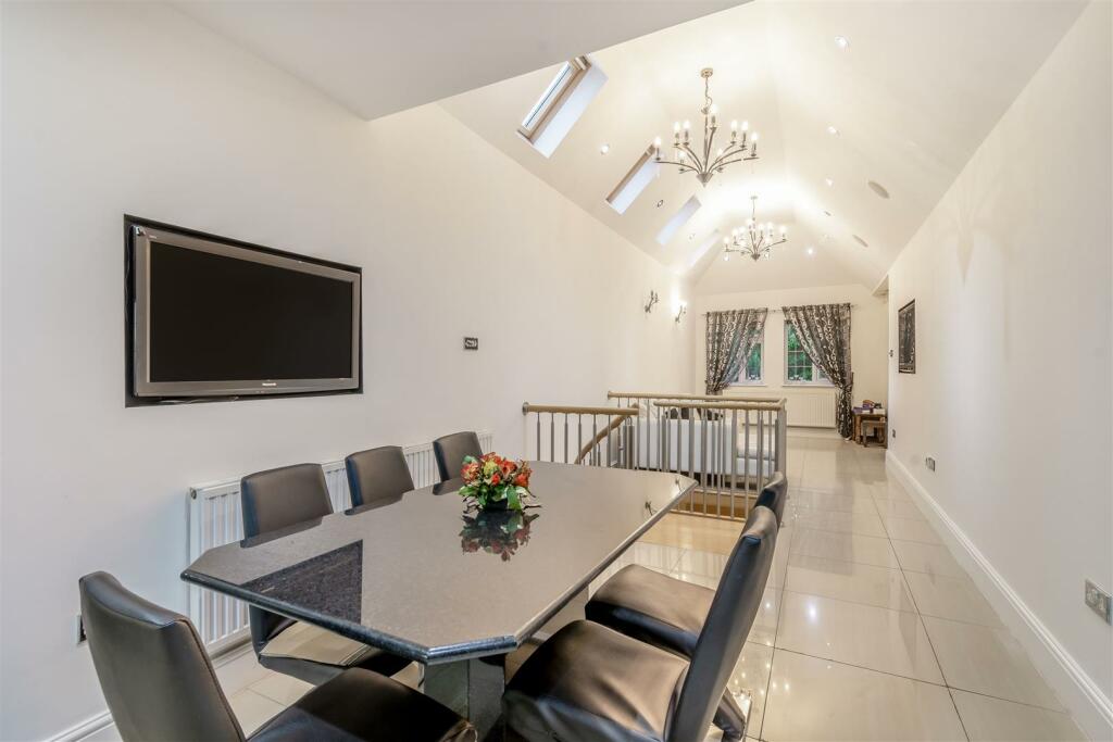 8528405-interior26.jpg
