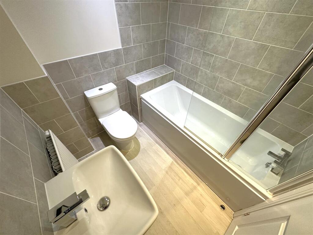First Floor Bathroom 147