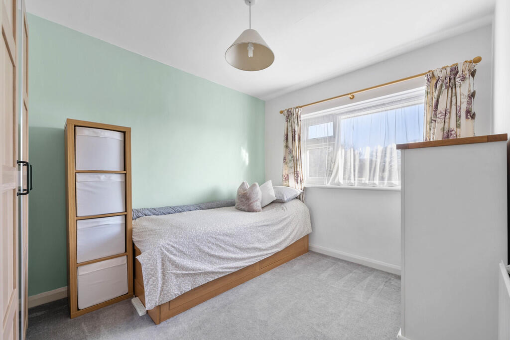 8 Tintern Avenue,...