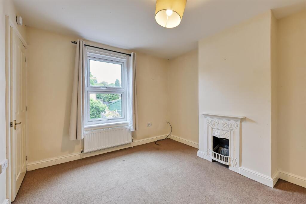 14-15 Gordon Rd Oundle-14.jpg