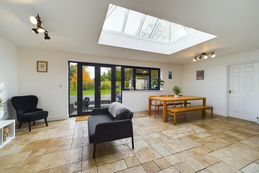 CAM01689G0-PR0428...