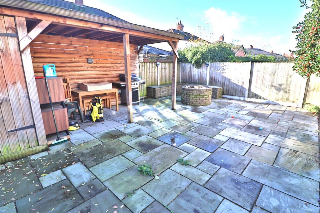 Ash Grove, Warrington