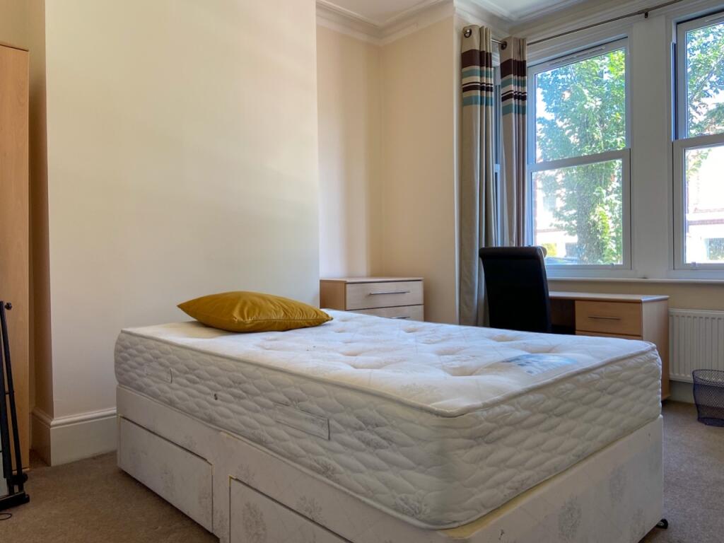 16 Hollingbury Road Bedroom 1 (3)