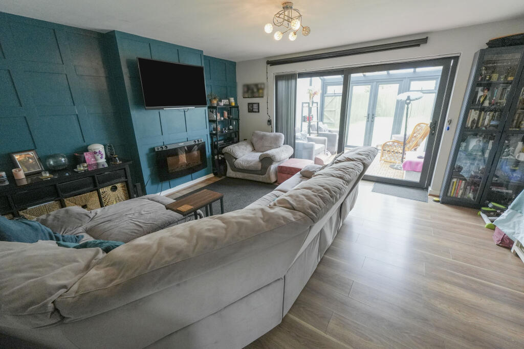 Lounge/Dining Room