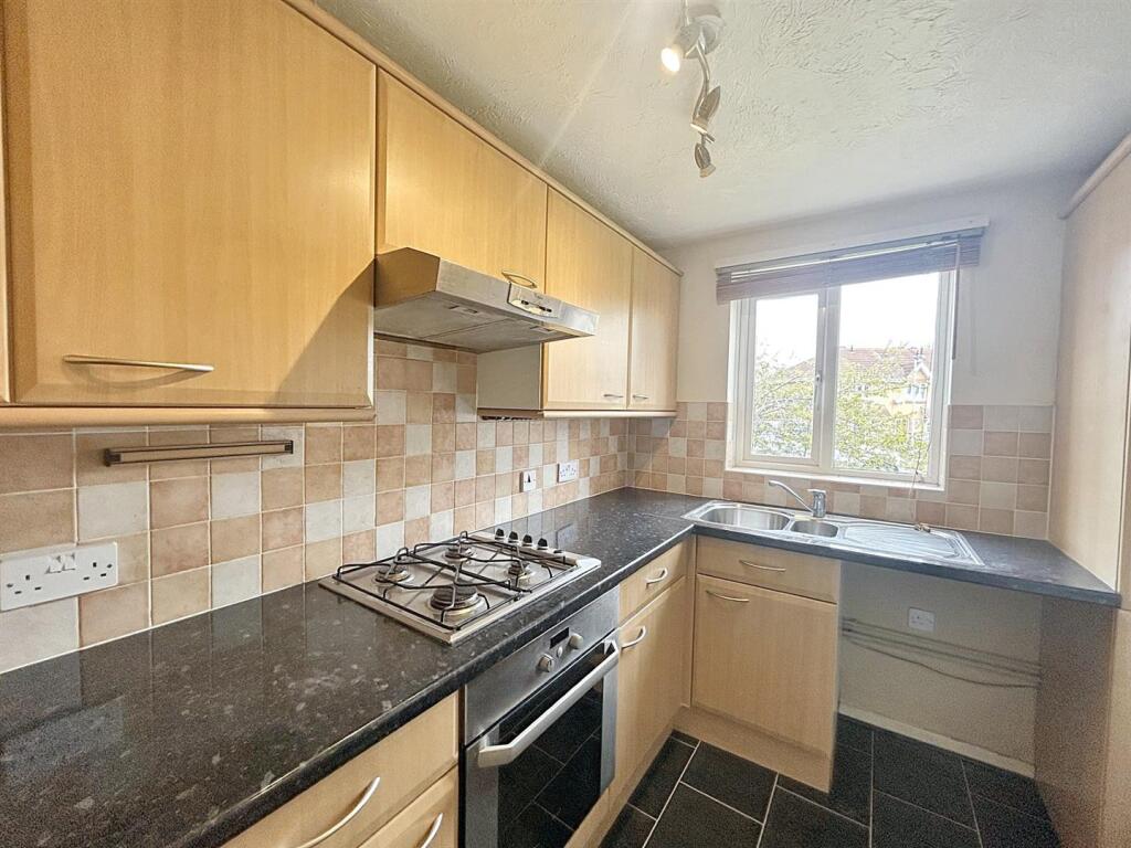 Kitchen 2.jpg