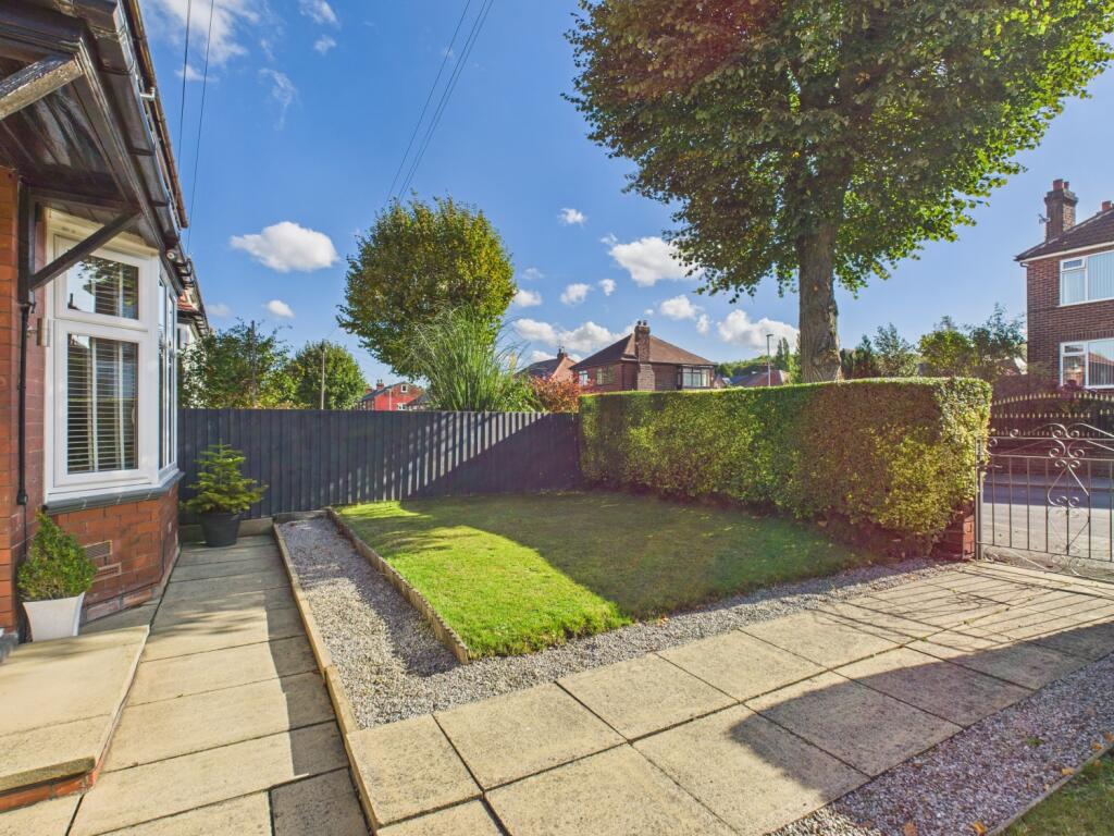 CAM03729G0-PR0148-STILL030