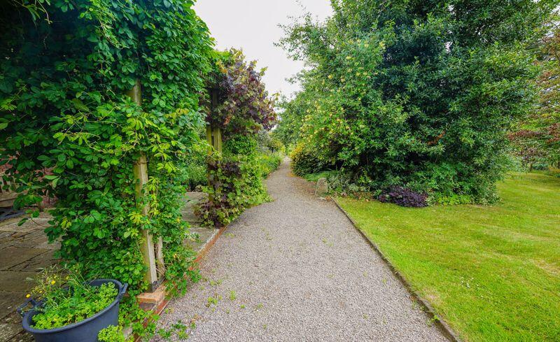 Gravelled avenues