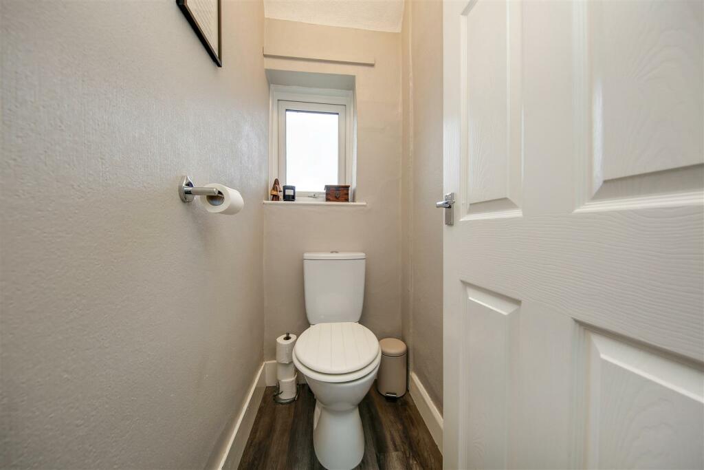 Toilet.jpg