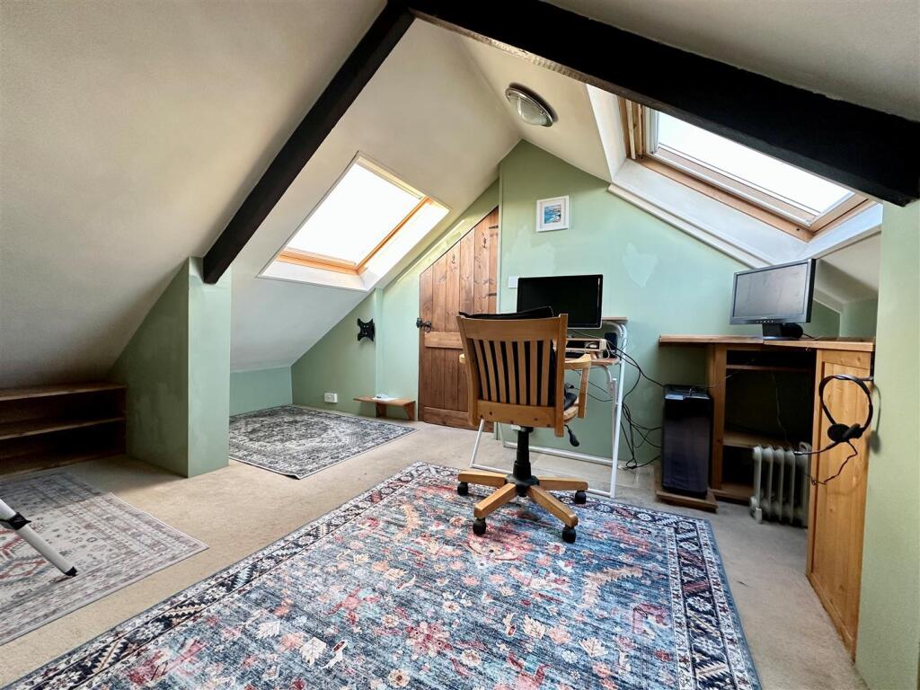Attic Room 1.jpg