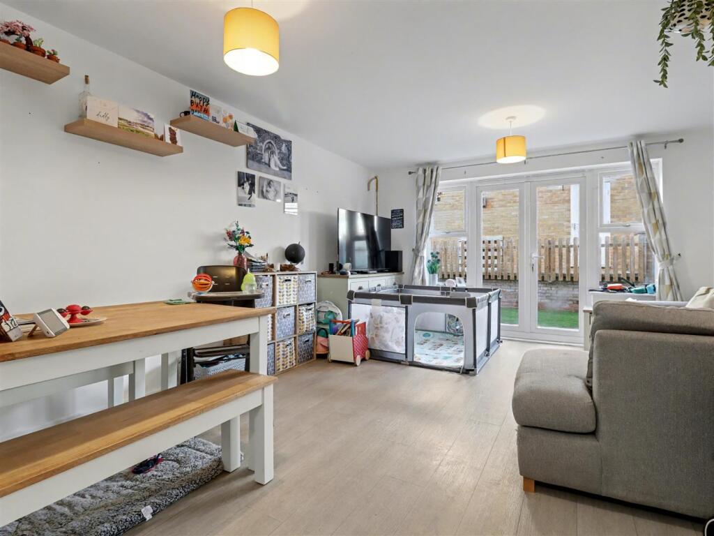 sitting/dining room