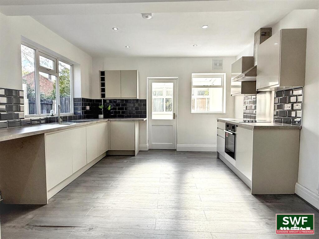 OPEN PLAN DINING KITCHEN