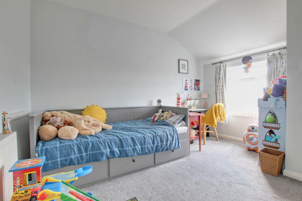 BEDROOM 3 (REAR)