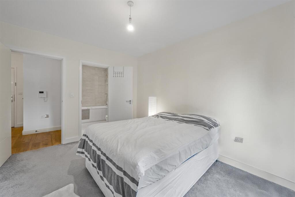 BEDROOM1b.jpg