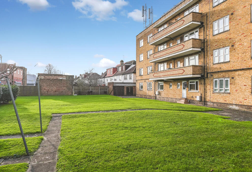 Wentworth Lodge, landscaped gardens