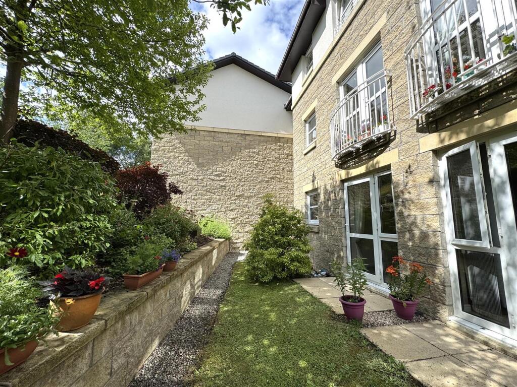REAR OF FLAT 2.JPG