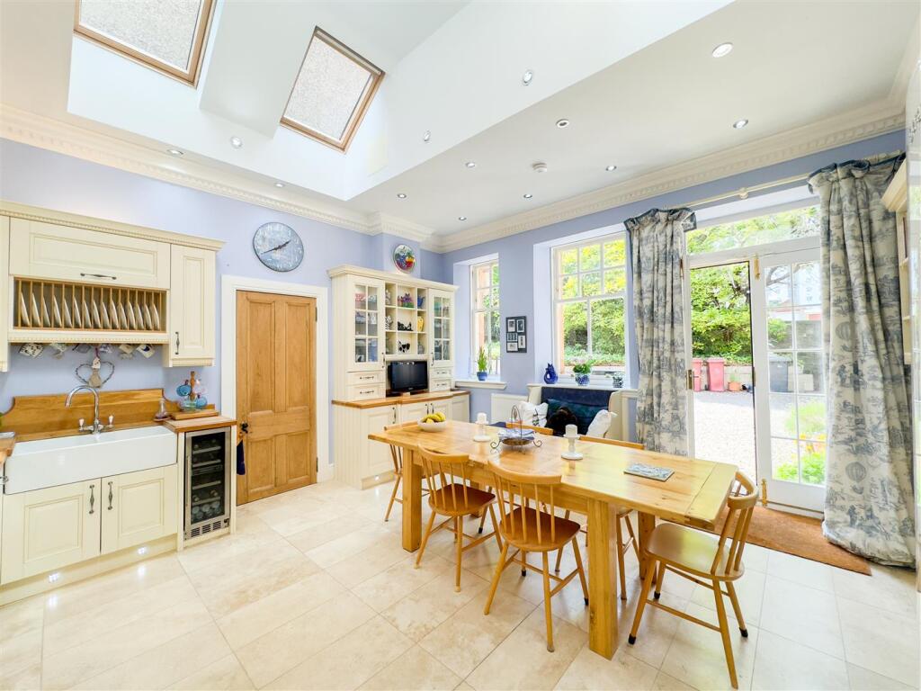 Kitchen/Dine