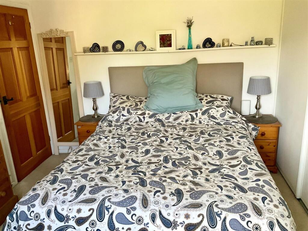 Bedroom 2 pic1.jpg