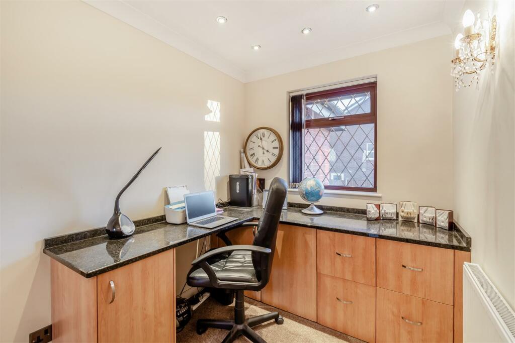 8576940-interior31.jpg