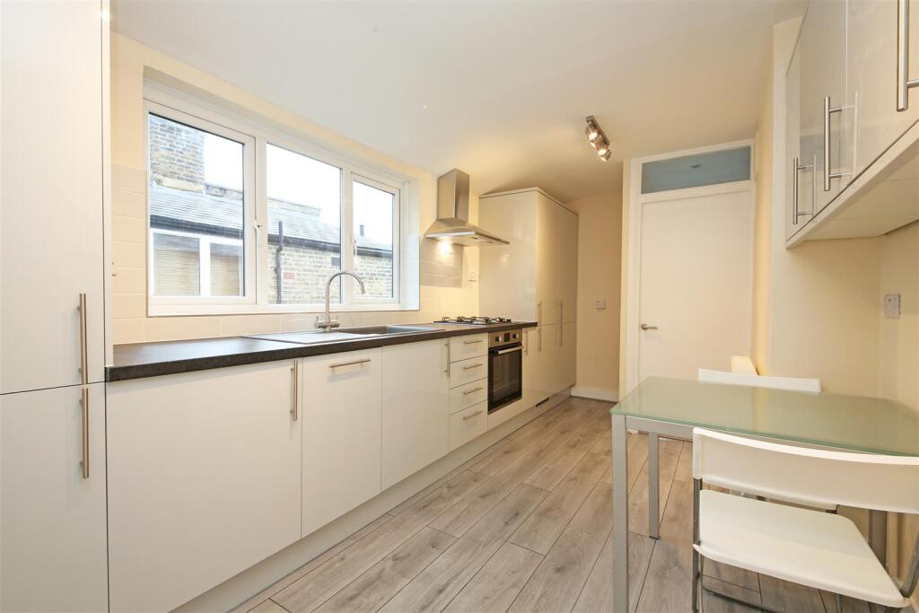 19b Longley Road SW17 kitchen 2.jpg