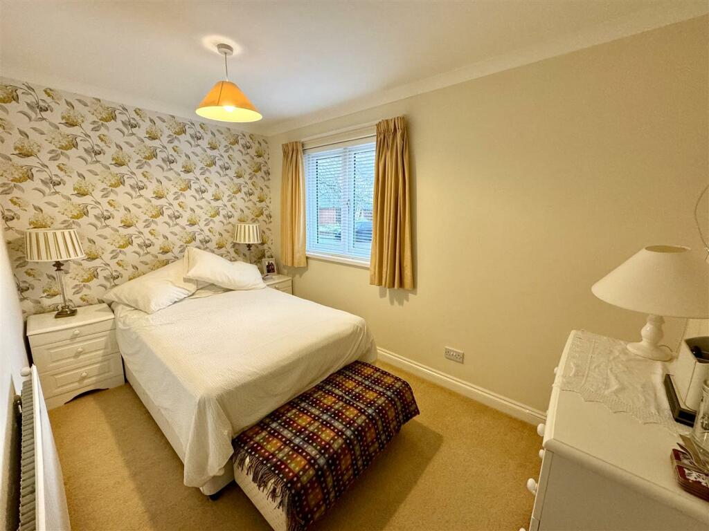 BEDROOM 2