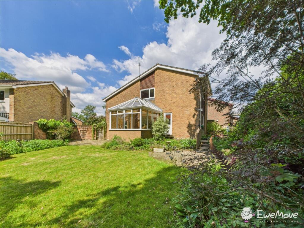 CAM02877G0-PR0070-STILL005