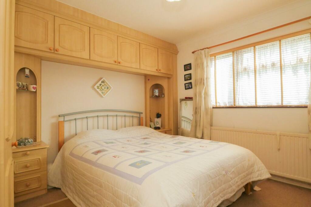 MAIN BEDROOM