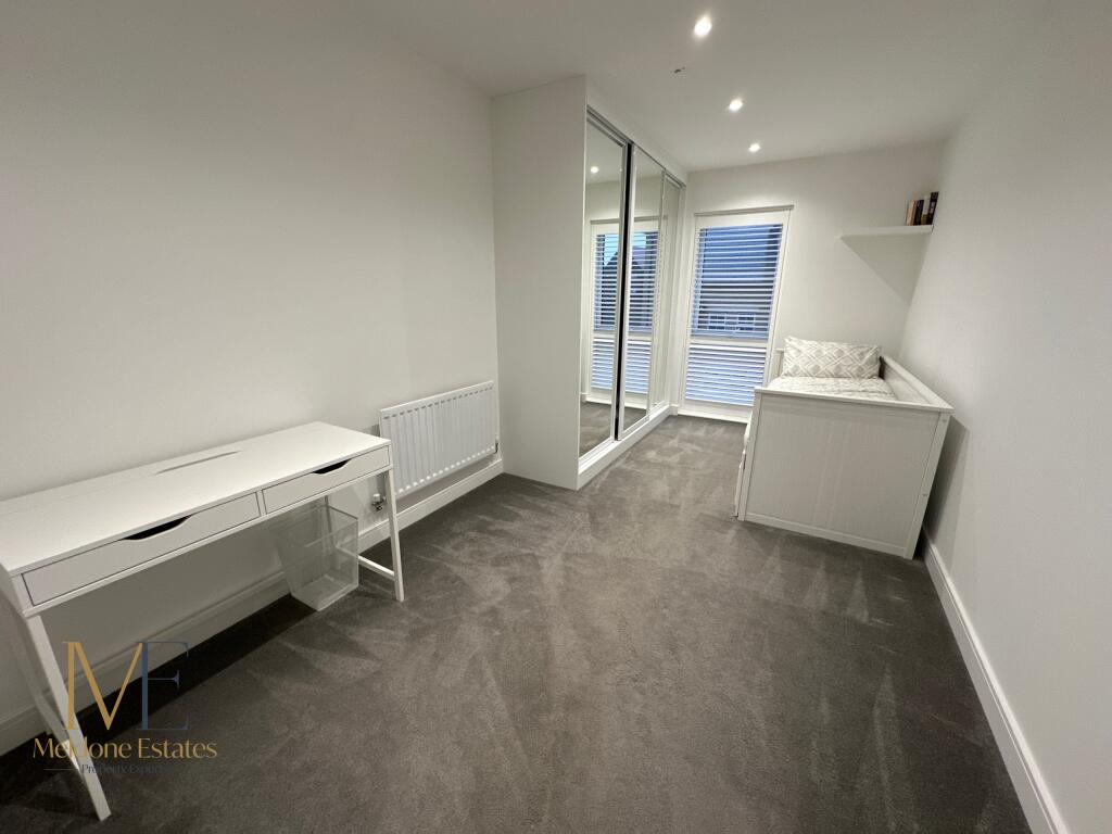 bedroom 2_2.JPG