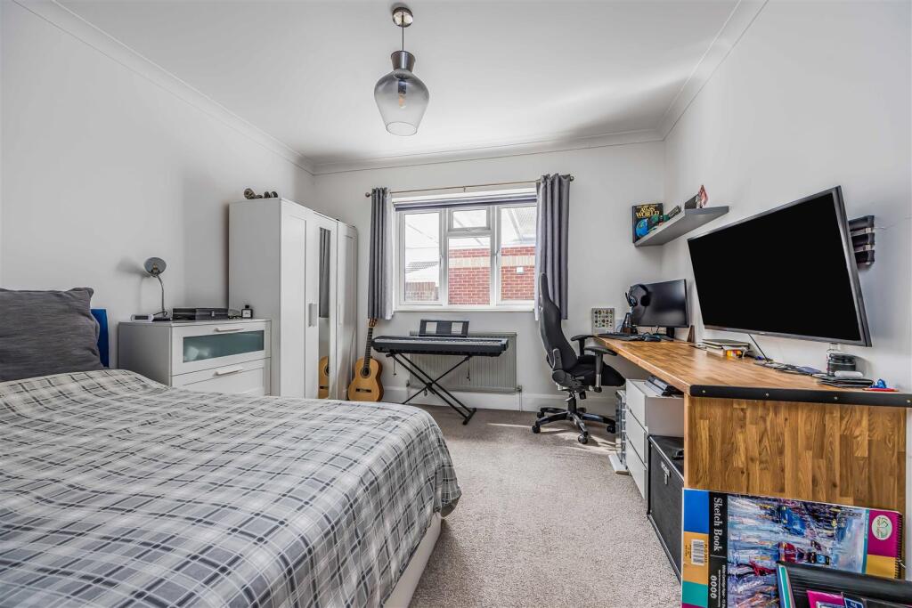 14 Salterns Lane, Hayling Island-Small-PorticoMark