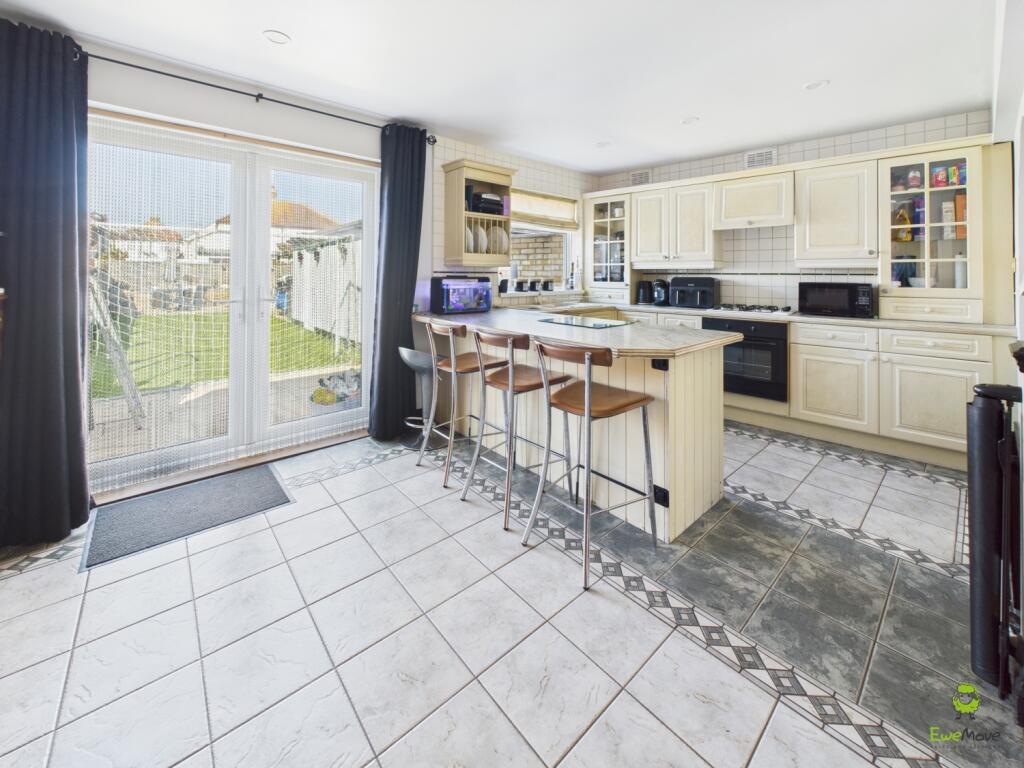 CAM02615G0-PR0037-STILL010