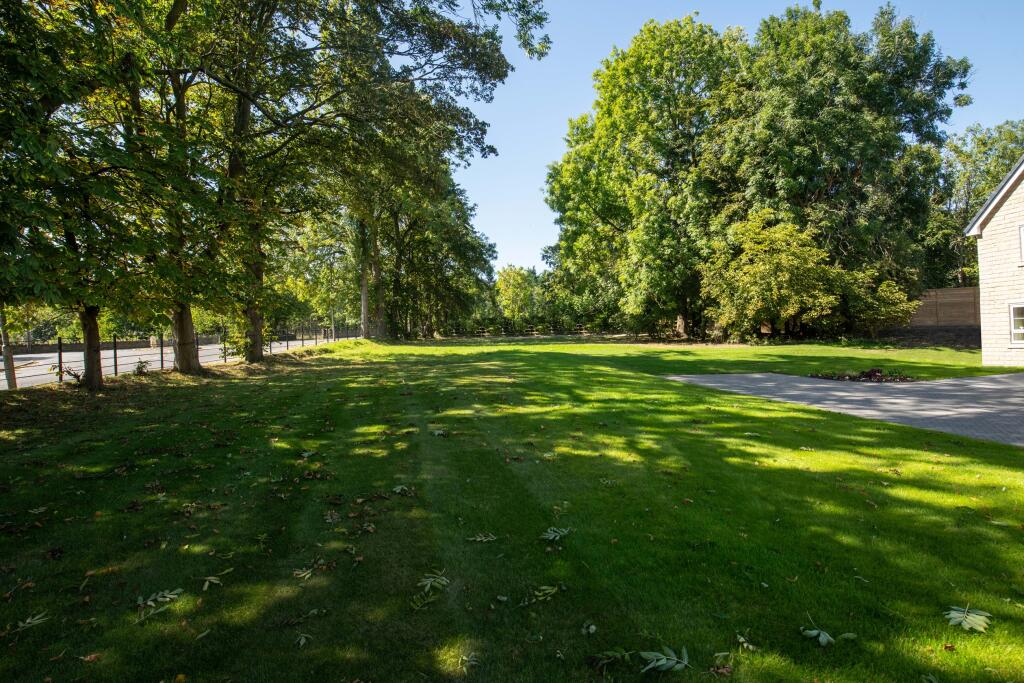 Wadsworth Gardens Streetscene
