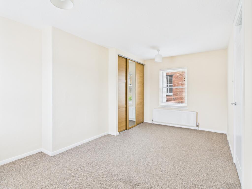 CAM01740G0-PR0406-STILL002