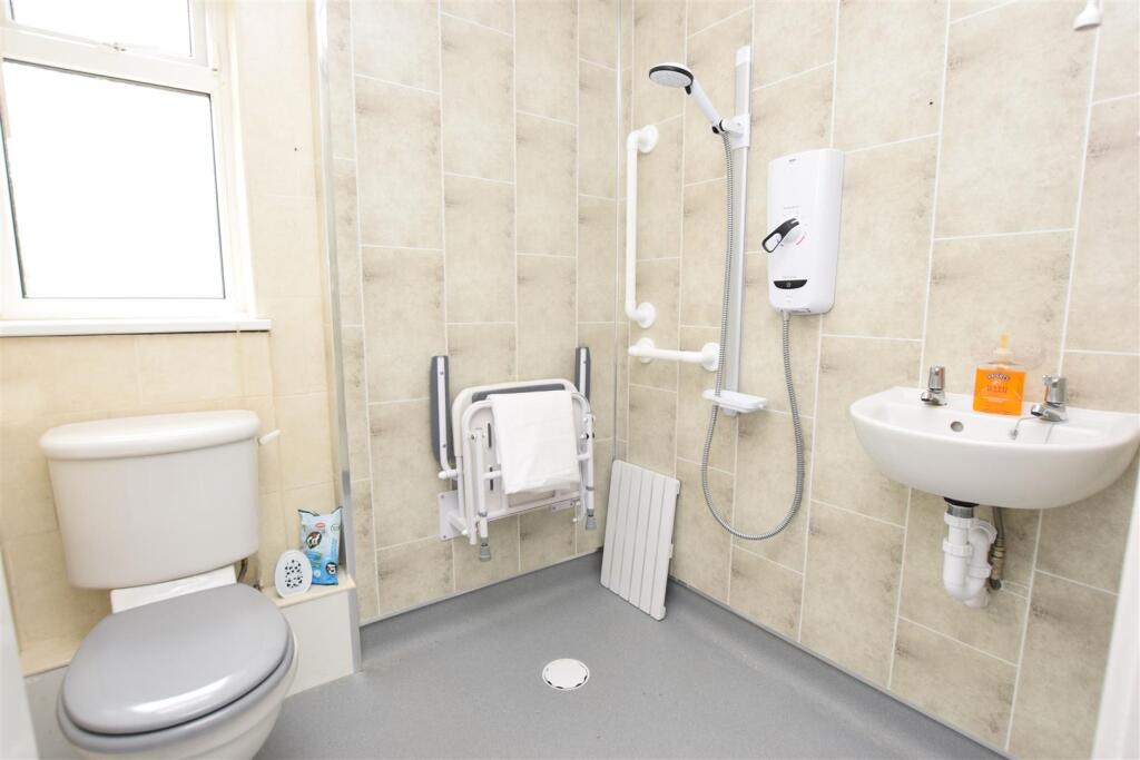 Shower room.JPG