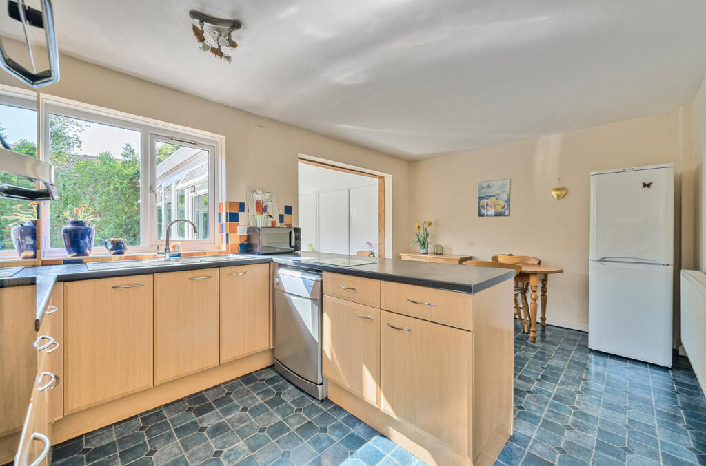 1302372-15-685048...