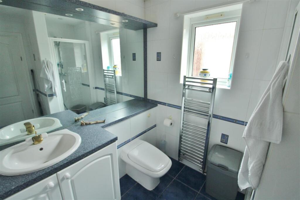 SHOWER ROOM
