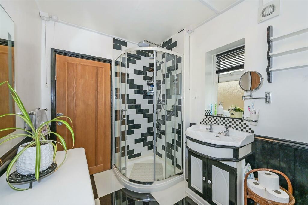 SHower Room.jpg