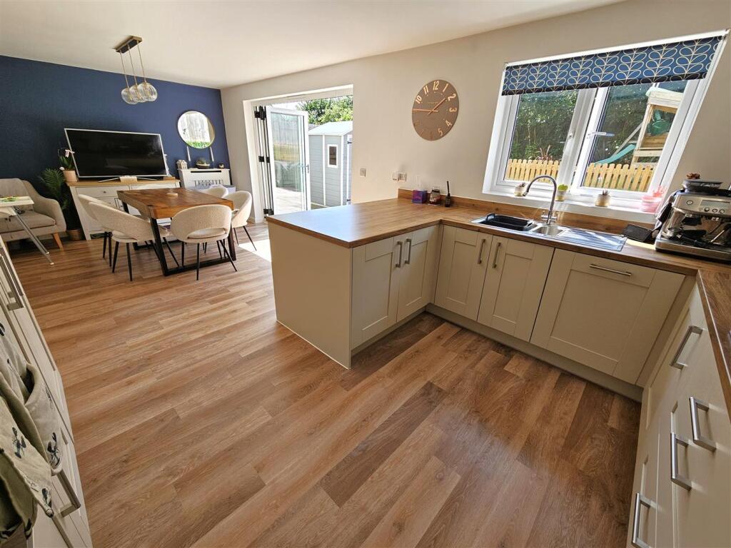 Kitchen-Diner (2).jpg