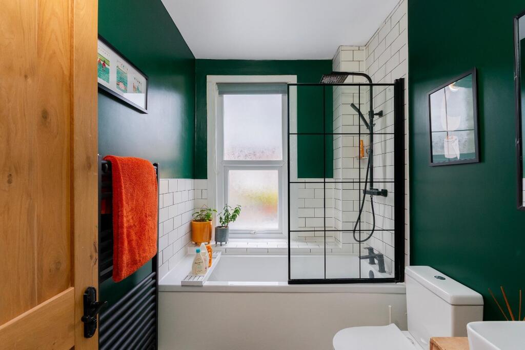 1U1SRBN - Bathroom C.jpg