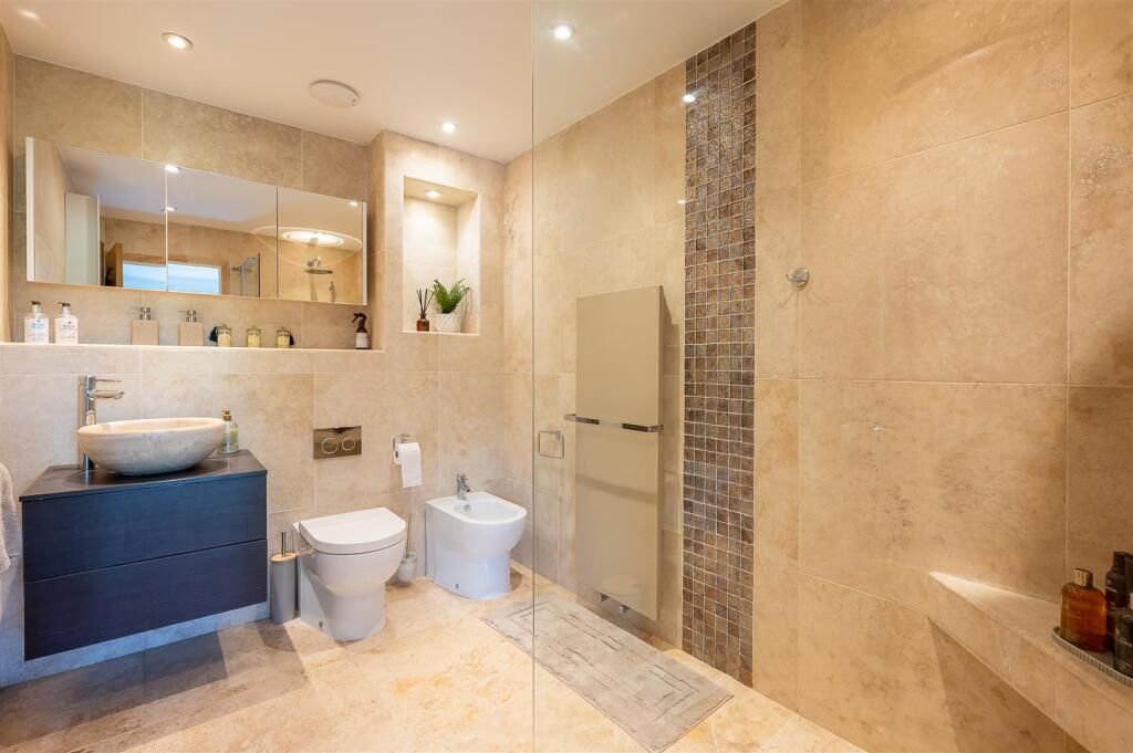 EN-SUITE