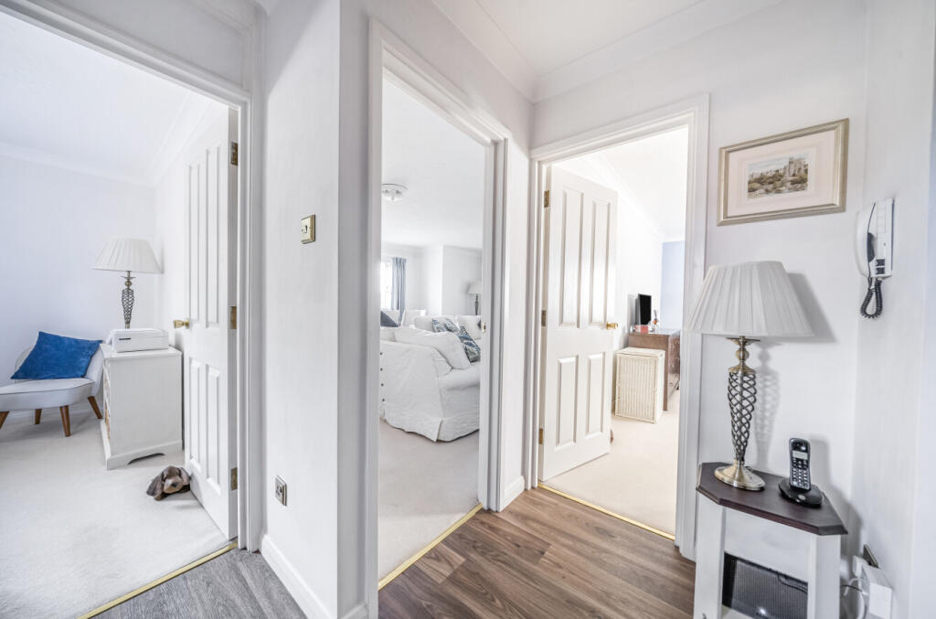 1348859-15-68bade...